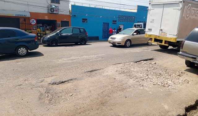 Denuncian pésimas condiciones de la vialidad en el sector Barrio Sucre de Barcelona