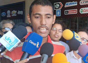 Jóvenes de Red Anticorrupción exigen a Hidrocaribe cumplir con ciclos de suministro de agua