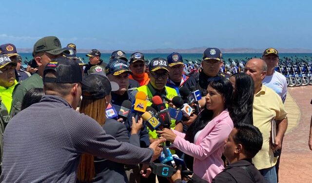 Remigio Ceballos se estrenó como “padrino” en Sucre y ni siquiera dejó que los periodistas preguntaran