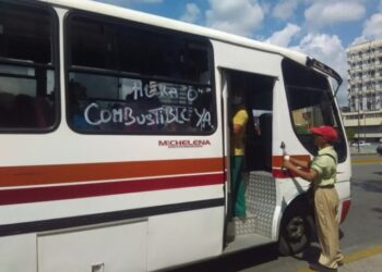 Paralizado el transporte público en Aragua por protestas contra las mafias del combustible