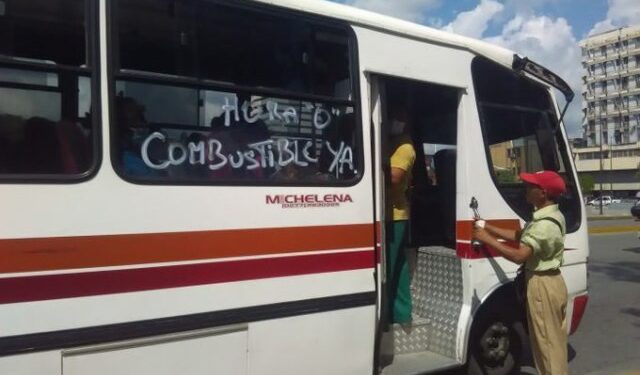 Paralizado el transporte público en Aragua por protestas contra las mafias del combustible