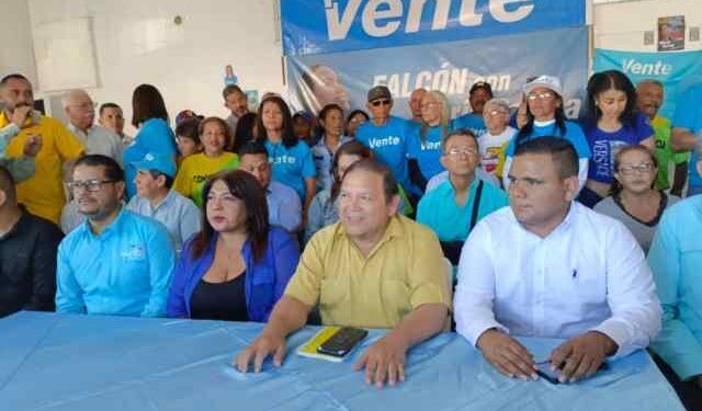 En Falcón organizan comandos y la red 600K en apoyo de María Corina Machado