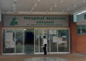 “Mi hija perdió el bebé y creía que ella también iba a morir”: drama en el hospital materno de Barinas