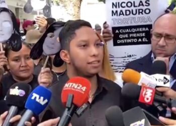 Estudiante John Álvarez protesta por la libertad de Rocío San Miguel (Video)