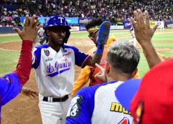 Tiburones presentaron su róster para la Serie del Caribe