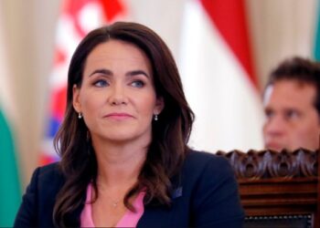 Presidenta de Hungría renunció tras otorgar polémico indulto en un caso de abuso infantil