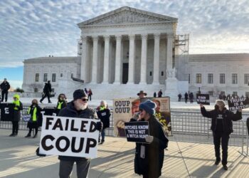 Corte Suprema de EEUU decide mantener a Donald Trump en la boleta electoral