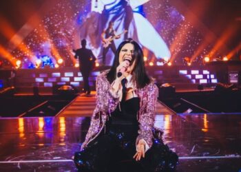 Susto en concierto de Laura Pausini en París: hombre disparó unas 17 veces en la puerta del recinto