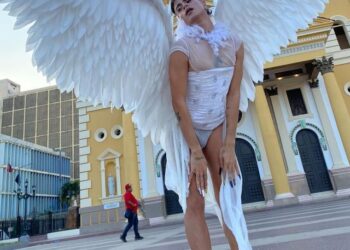 En imágenes: modelo posó semidesnudo frente a la Basílica de La Chinita y tres días después acabó preso