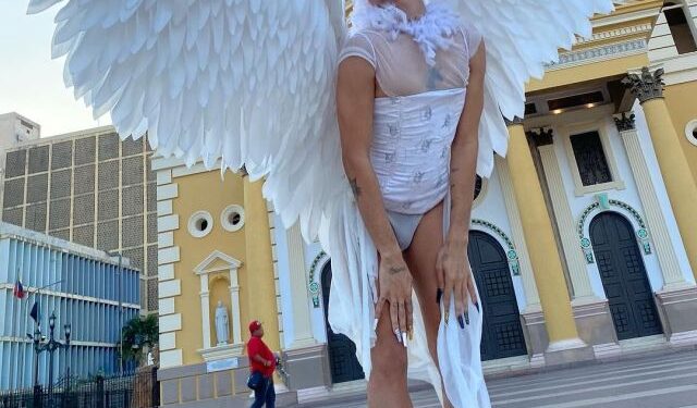 En imágenes: modelo posó semidesnudo frente a la Basílica de La Chinita y tres días después acabó preso