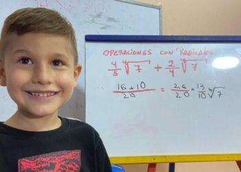 Niño venezolano de seis años es tendencia en redes sociales por sus clases de matemáticas