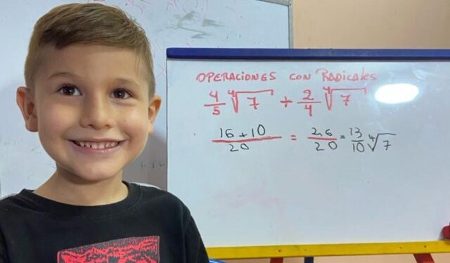 Niño venezolano de seis años es tendencia en redes sociales por sus clases de matemáticas