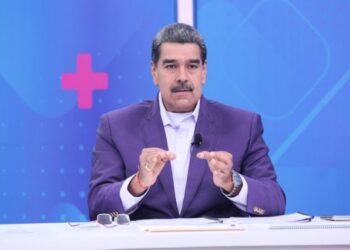 Maduro catalogó como “todo un éxito” la nueva “mesita” instalada por el chavismo