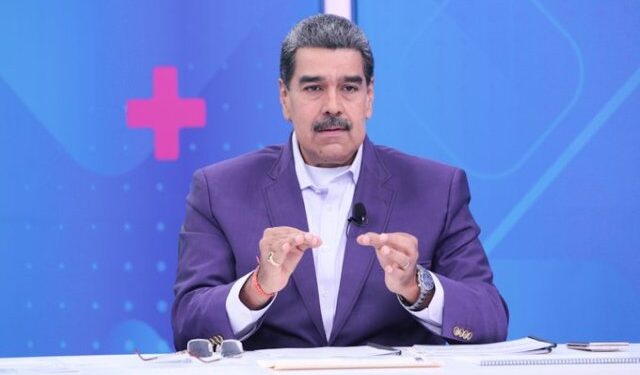 Maduro catalogó como “todo un éxito” la nueva “mesita” instalada por el chavismo
