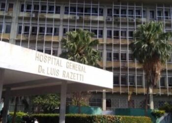 Trasladan en camión a paciente renal… porque en la unidad de diálisis del Hospital Razetti en Barinas no hay ambulancia