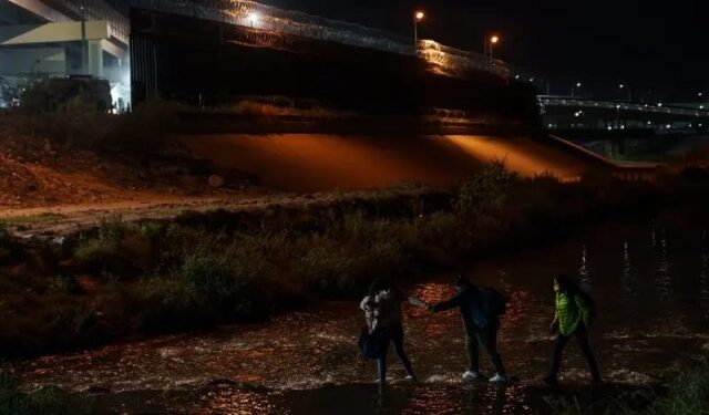 Bloomberg: Regreso de migrantes venezolanos desde EEUU requiere un cambio político, según encuesta