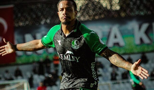 ¡Conmovedor! Venezolano Yonathan del Valle fue figura de partido en Turquía y su hija sirvió de traductora para él