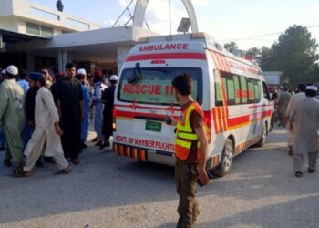 Al menos 12 muertos y 25 heridos en atentado contra candidato a un día de elecciones de Pakistán