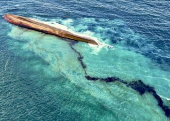 Trinidad y Tobago confirma que el derrame de crudo de barco abandonado es combustible
