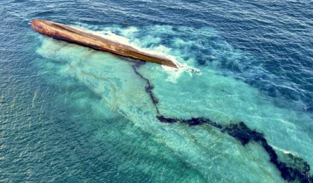 Trinidad y Tobago confirma que el derrame de crudo de barco abandonado es combustible