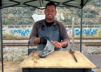 Un migrante venezolano se reinventó como pescadero en Chile y ahora es viral en Tik Tok