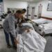 La vida de los heridos que quedan en el Hospital Al Amal de Gaza, en peligro por falta de oxígeno