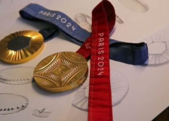 Por qué se incrusta un fragmento de la Torre Eiffel en cada medalla de los JJOO