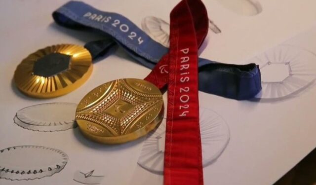 Por qué se incrusta un fragmento de la Torre Eiffel en cada medalla de los JJOO