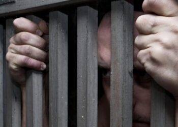 Condenan a 36 años de cárcel a un tailandés por criticar a la monarquía en Facebook