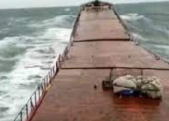 Seis marineros desaparecidos al hundirse un carguero en el mar de Mármara por el temporal