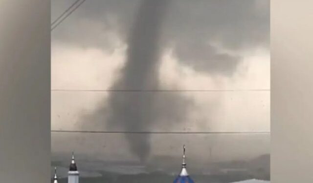 Al menos 33 heridos y más de 500 edificios dañados por un potente tornado en Indonesia