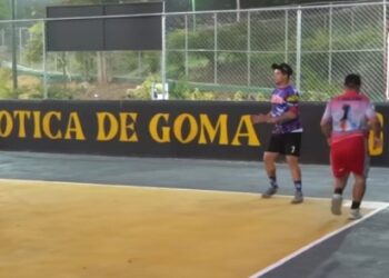 La “pelotica de goma”, el deporte popular que busca recuperar aficionados (Video)