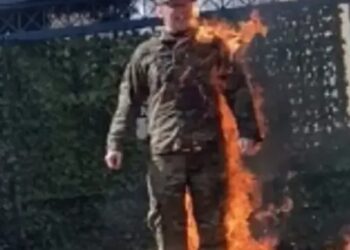 Un soldado estadounidense se inmola frente a la embajada israelí en Washington