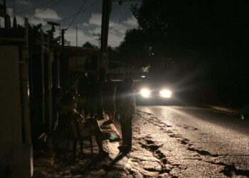 Si no es el apocalipsis, se acerca bastante: cotidianidad de los zulianos trastocada por prolongados apagones