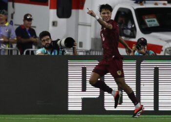 EN VIDEOS: El par de GOLAZOS que Telasco Segovia anotó frente a Brasil