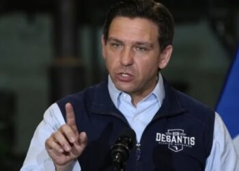 El nuevo castigo que planea Ron DeSantis para disminuir los robos en tiendas de Florida
