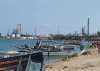 Pescadores de Punta Cardón en Falcón no reciben combustible tras detención de líder comunitaria y trabajadores de una bomba