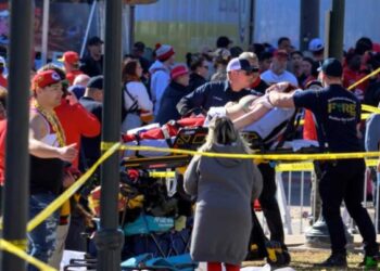Un muerto y más de 10 heridos: Tiroteo empaña caravana de celebración de los Chiefs en Kansas City