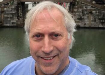 Californiano creía que no tenía hijos, pero recibió un mensaje con el que descubrió que es padre de 37 personas