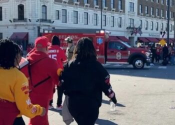 Detienen a una tercera persona vinculada a tiroteo en celebración de Chiefs que dejó un muerto y 21 heridos