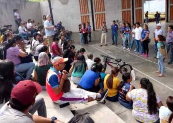 Docentes de Barinas sin respuestas por contratos y amenazados por migraciones a nómina del Ministerio de Educación