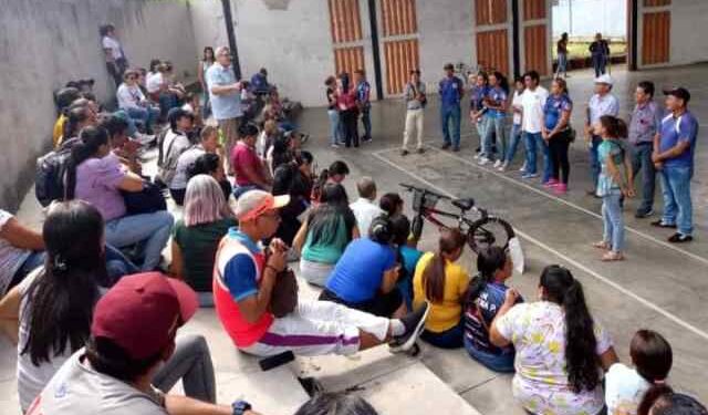 Docentes de Barinas sin respuestas por contratos y amenazados por migraciones a nómina del Ministerio de Educación