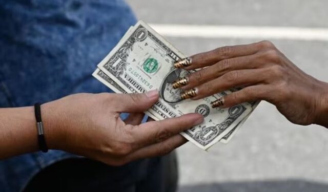 El billete de un dólar que podría valer hasta 100 veces más por este curioso detalle