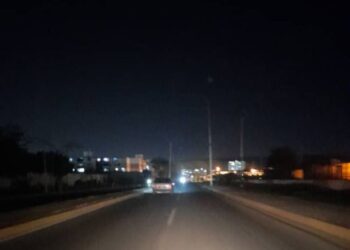 A oscuras continúa la avenida Rotaria en Cumaná