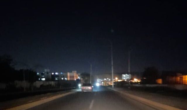 A oscuras continúa la avenida Rotaria en Cumaná