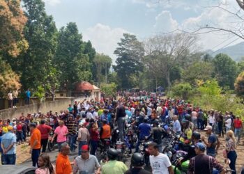 Grupos afectos al chavismo tratan de impedir entrada de María Corina Machado a Cumanacoa en Sucre