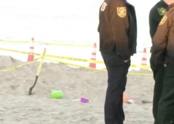Dónde queda y cómo es la playa de Florida en la que una niña murió al caer a un pozo