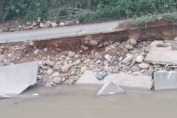 Familias en El Vigía se trasnochan cada vez que llueve por temor a perderlo todo (VIDEO)