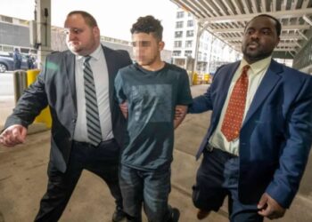 Menor venezolano que provocó tiroteo en Times Square se declaró inocente: defensa pidió no llevar el caso en las redes