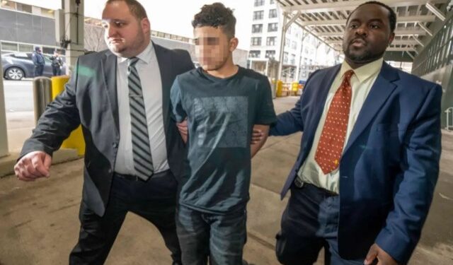 Menor venezolano que provocó tiroteo en Times Square se declaró inocente: defensa pidió no llevar el caso en las redes